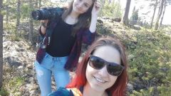 На прогулке в парке (на фото студентки Ирина Серегичева и Анна Давжук)
