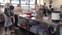 Студенты профессора Ф. Куглера на практическом занятии
