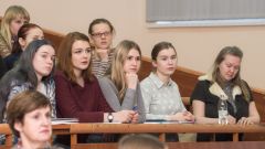 Студенты и преподаватели технологического факультета на лекции П. Симона