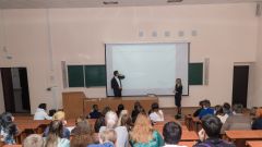Студенты и преподаватели технологического факультета и факультета ВМиБ на лекции